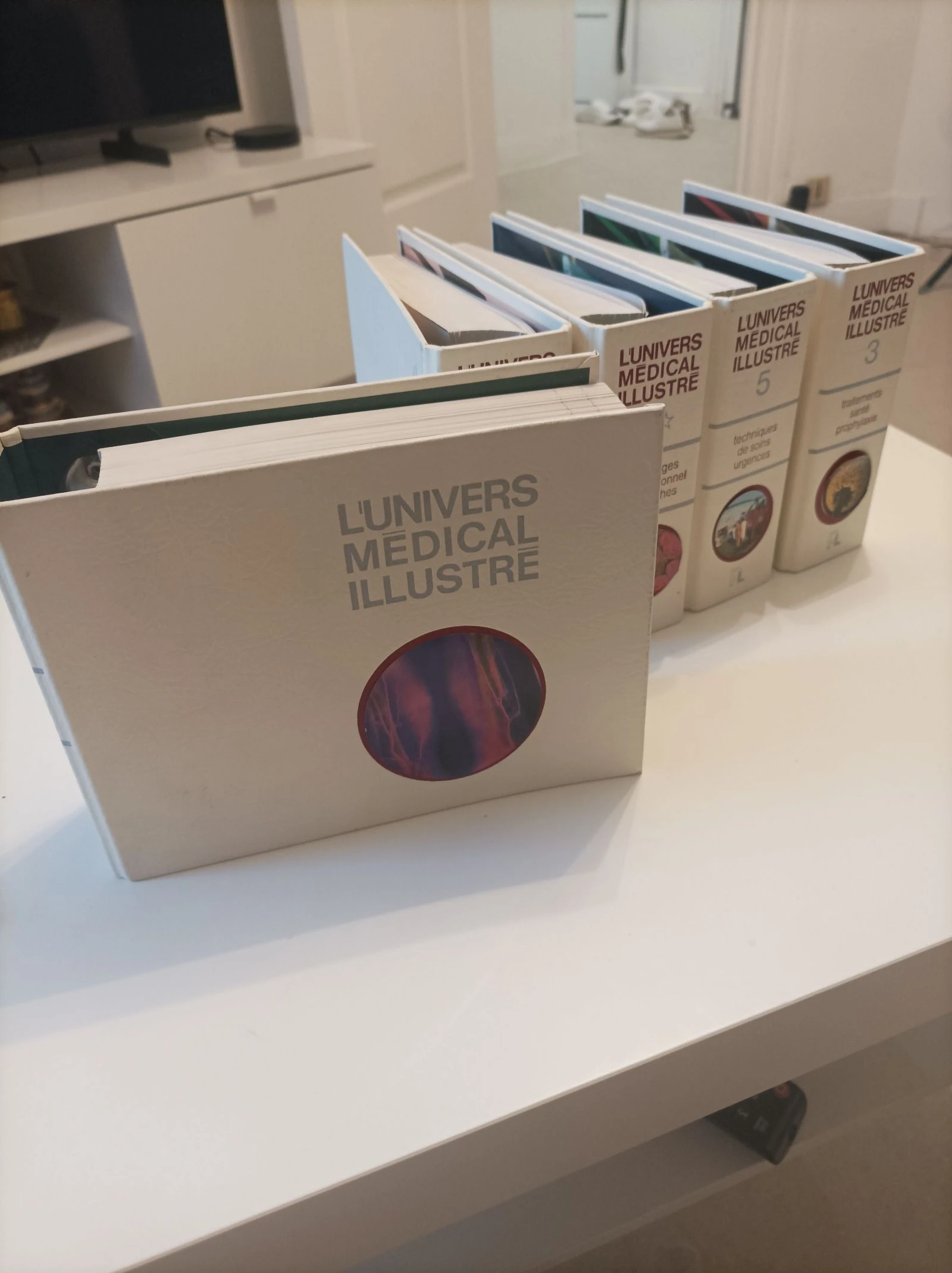 Medical works in 5 binders – photo 2
